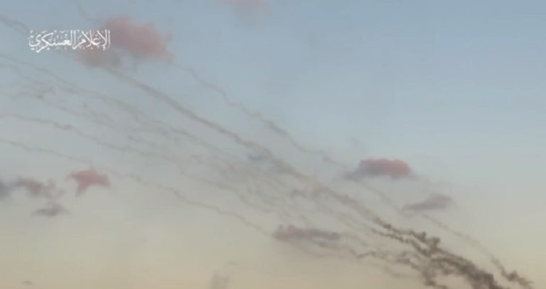 بالفيديو.. هكذا قصفت “القسام” مواقع العدو!