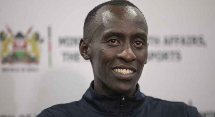 حامل الرقم العالمي الجديد في الماراثون لا يخطط للنزول تحت الساعتين