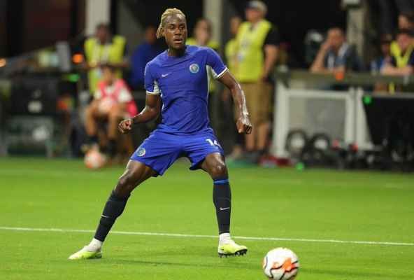 تشالوباه خارج تشيلسي بقرار من بوتشيتينو