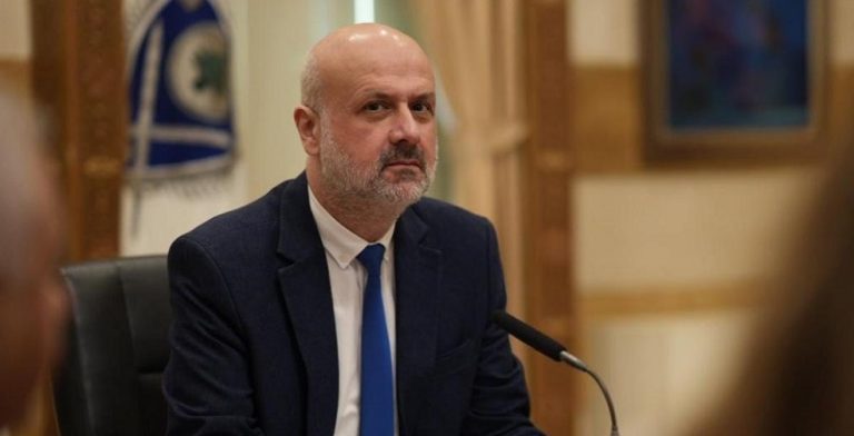 مولوي يحل مجلس بلدية مزبود (صورة)