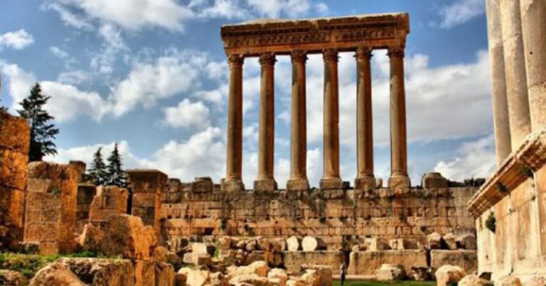 بعلبك تحتفل بالنصر الفلسطيني.. تكبير وتوزيع حلوى