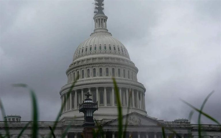 البيت الأبيض يطلب من الكونغرس 106 مليارات دولار!