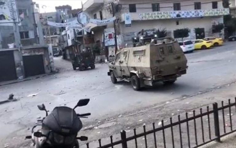بالفيديو.. قوات الإحتلال تقتحم مخيم الدهيشة