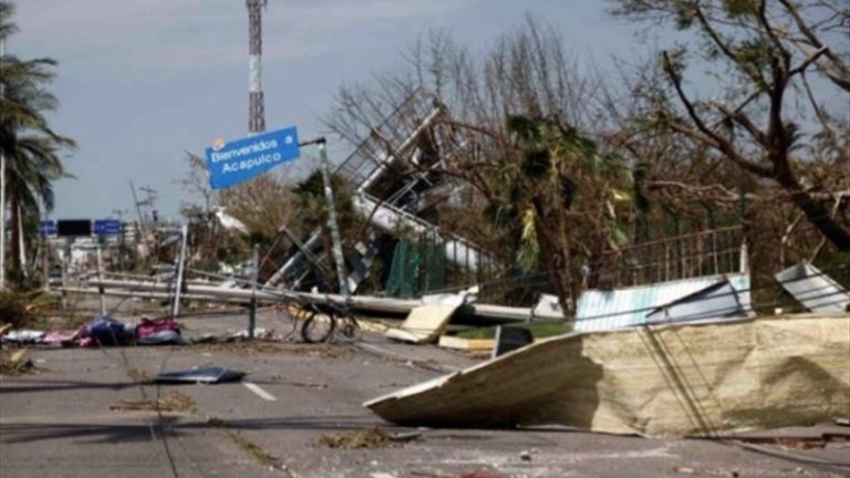بالفيديو.. عشرات القتلى بإعصار ضرب المكسيك