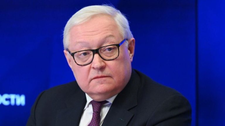 ريابكوف: روسيا ستقترح على “الخماسية النووية” جدولا للمشاورات