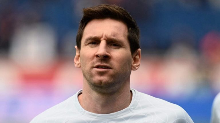 ميسي يتبرع دعماً للصحة النفسية