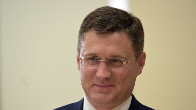 نوفاك: روسيا ستواصل خفض صادرات النفط