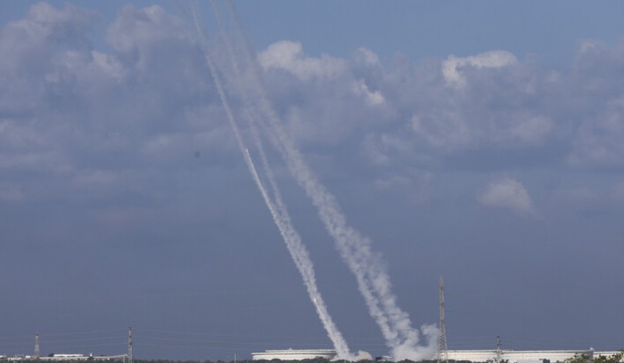 بالفيديو.. “القسام” تقصف عسقلان بالصواريخ