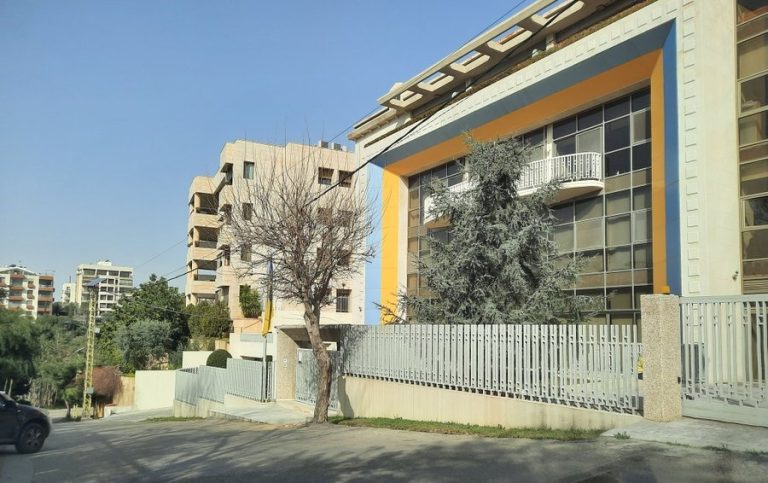 أوكرانيا لمواطنيها: غادروا لبنان