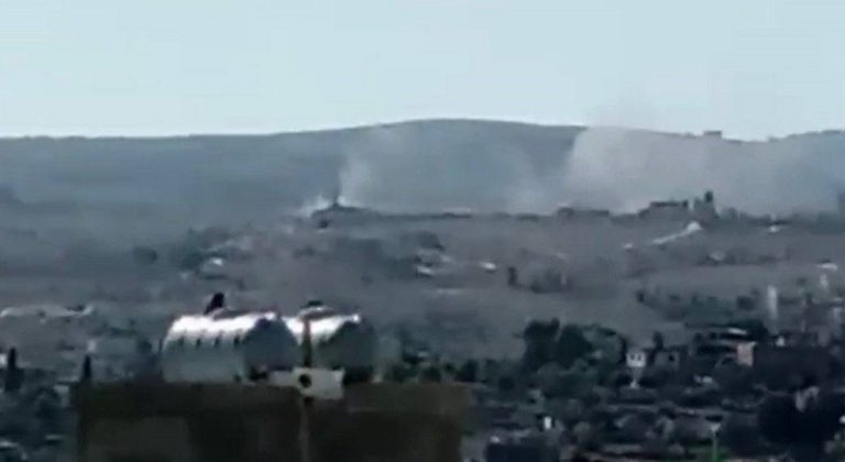 بالفيديو.. العدو يستهدف الأحراج المقابلة لموقع “جل العلام”