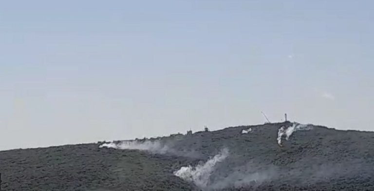 العدو يحرق أحراج السنديان على الحدود (فيديو)