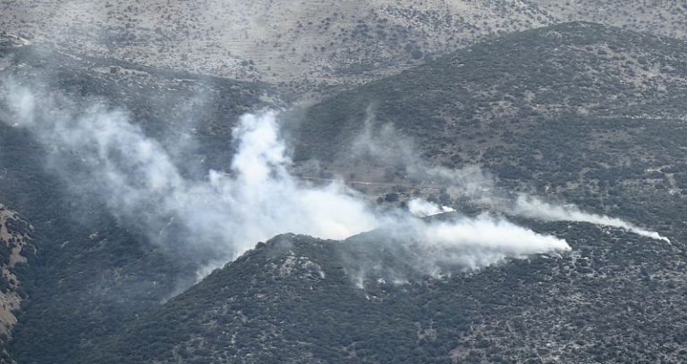 قنابل فوسفورية وقذائف ضوئية على المناطق الحدودية