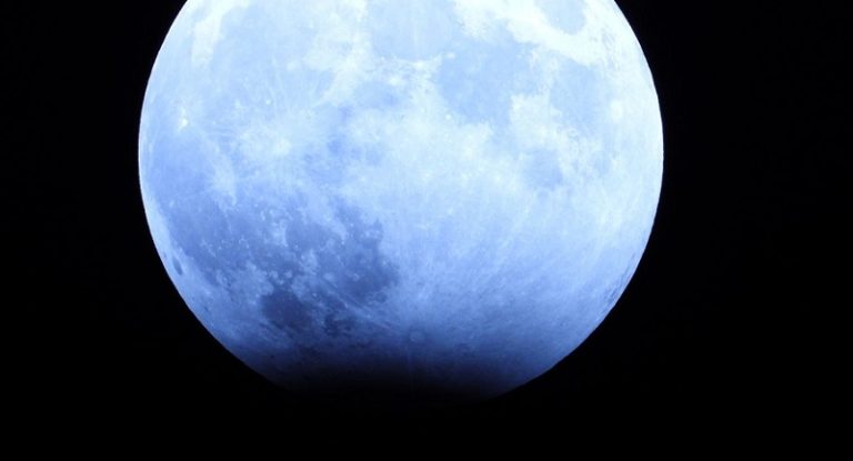 خسوف جزئي للقمر في لبنان