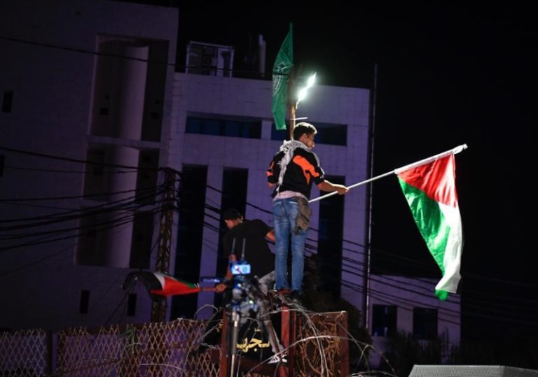 بالصور والفيديو: مواجهات أمام السفارة الأميركية في عوكر