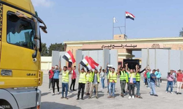 20 شاحنة جديدة تعبر اليوم من معبر رفح