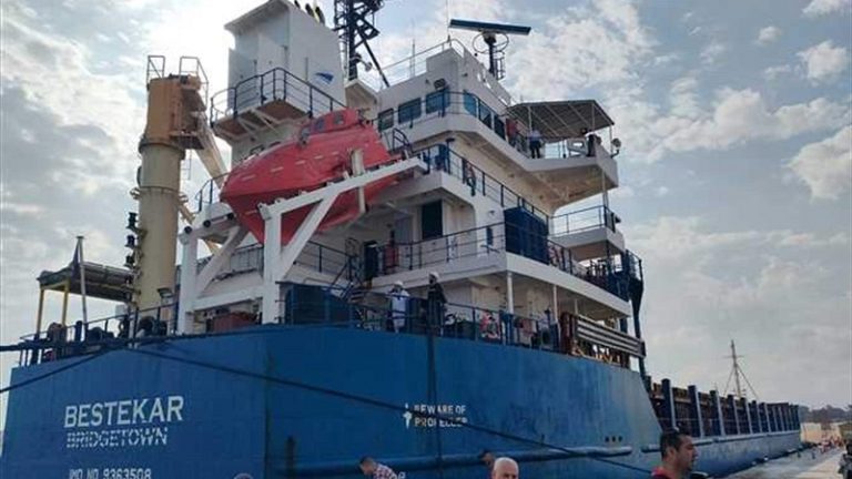 وصول مساعدات تركية تحمل مستشفيات ميدانية لغزة