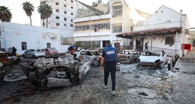 دبابات العدو تحاصر مستشفى المعمداني.. وتعذّر الوصول إلى الجرحى!