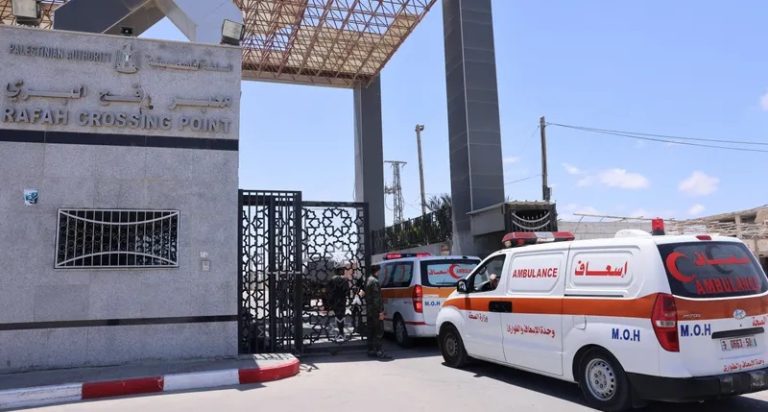 مصر تستقبل 50 مصاباً فلسطينياً يومياً