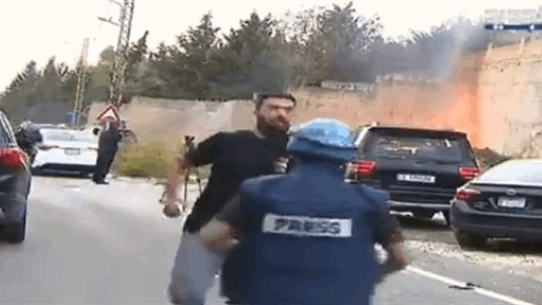 بالفيديو.. لحظة استهداف العدو الإسرائيلي للصحافيين