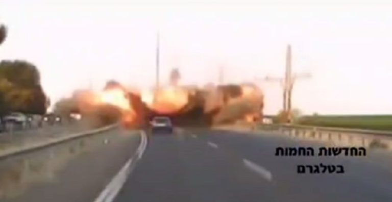 بالفيديو.. صاروخ يسقط وسط طريق في فلسطين المحتلة