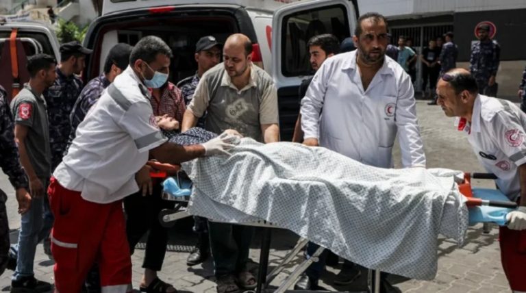 الدفاع المدني في غزة: نواجه صعوبة بإغاثة المنكوبين بسبب القصف