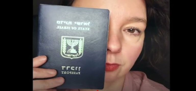 احتجاجاً على الجرائم في غزة.. فنانة “إسرائيلية” تتخلى عن جنسيتها