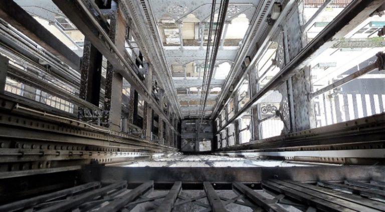 11 قتيلاً بسقوط مصعد جنوب أفريقيا