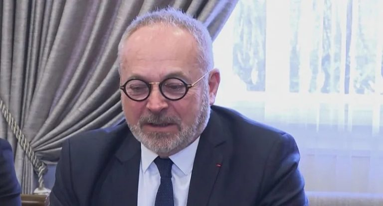 “فضيحة جنسية” تلاحق سيناتوراً فرنسياً: خدّر زميلته لاغتصابها!