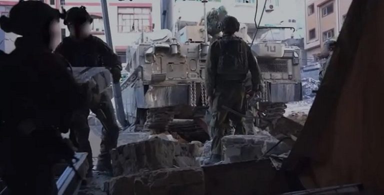 الاحتلال يدمّر أجهزة طبية في مجمع الشفاء