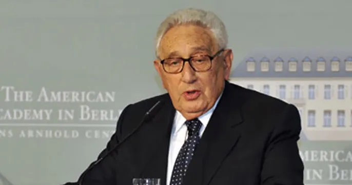 وفاة عملاق الدبلوماسية الأميركية