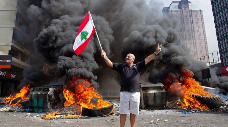 اللبنانيون منقسمون حتى على الحرب!