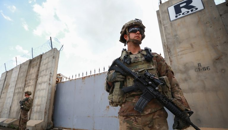 المقاومة العراقية استهدفت قاعدة أميركية في مطار أربيل