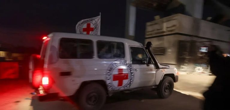 بالفيديو.. لحظة الإفراج عن الأسرى الفلسطينيين ضمن الدفعة الخامسة