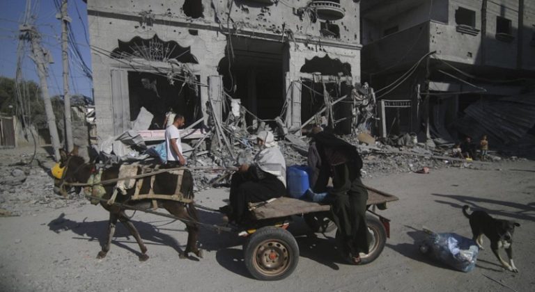 الاحتلال قنص طواقم طبية بالممر الآمن في غزة!