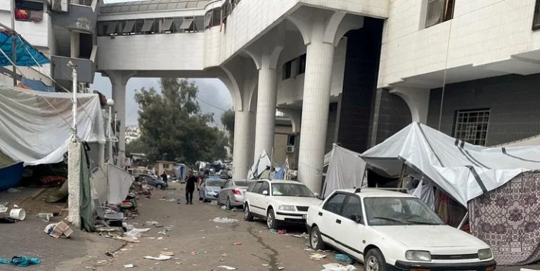 جيش الإحتلال يُمهل الأطباء والمرضى “ساعة” لإخلاء مجمع الشفاء