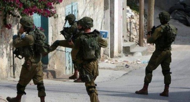 الإحتلال يقتحم منزل منفذي عملية إطلاق النار في القدس