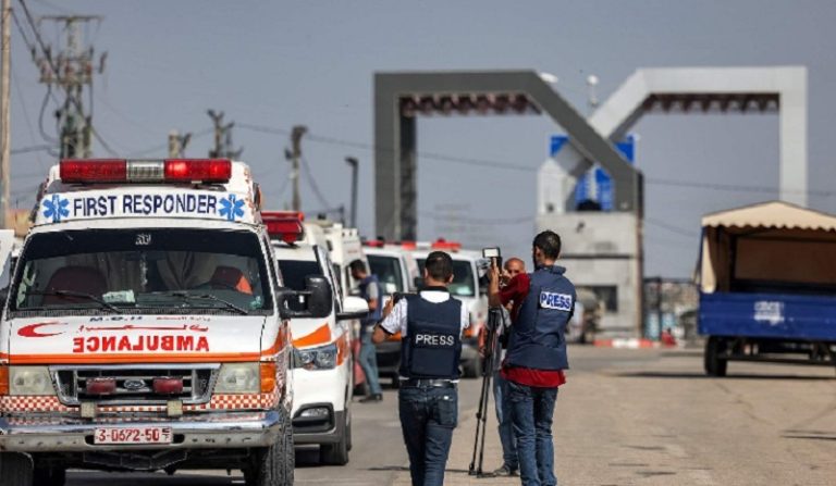 عبور جرحى من الفلسطينيين والأجانب وحاملي الجنسيات المزدوجة إلى مصر