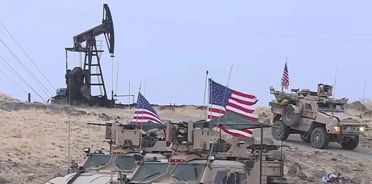 قصف صاروخي يستهدف القاعدة الأميركية في حقل “العمر” النفطي