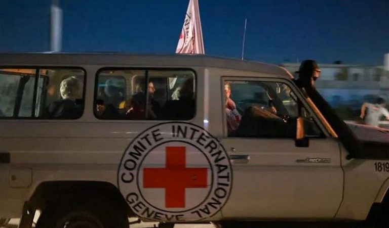 القناة 13: تم تسليم أسماء 14 أسيراً سيتم الإفراج عنهم اليوم