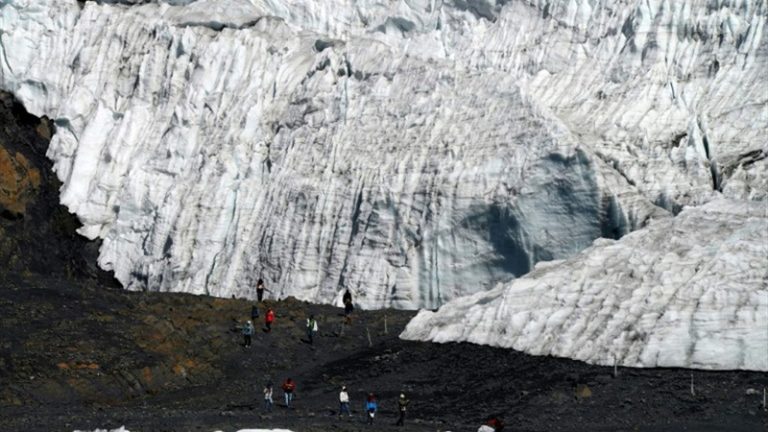 انحسار مساحة الأنهار الجليدية في البيرو بنسبة 56%