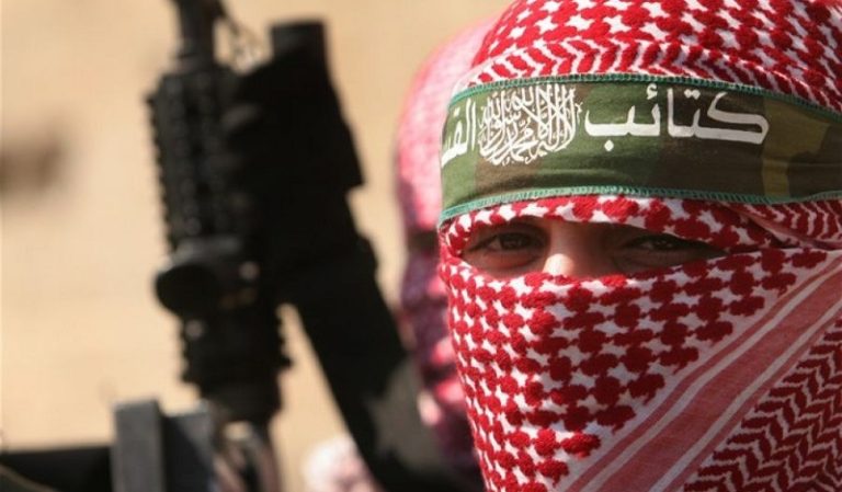 قراصنة يخترقون شاشات محطات حافلات “إسرائيلية” (فيديو)