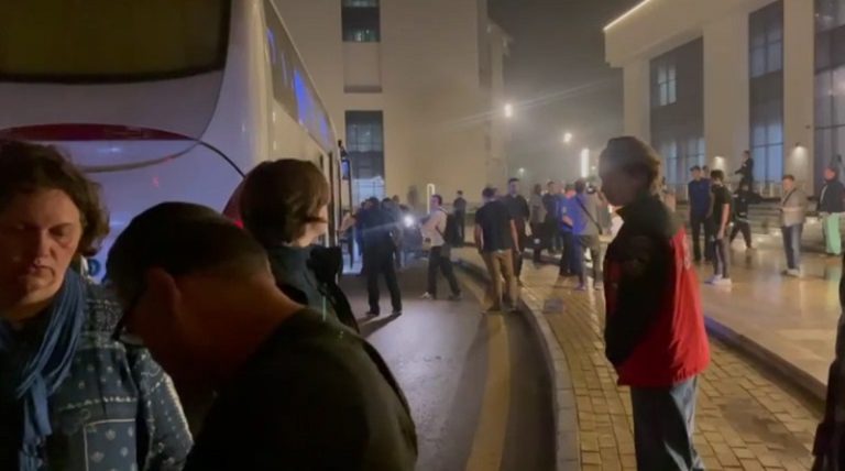 بالفيديو.. مواطنون روس يصلون إلى مصر من غزة