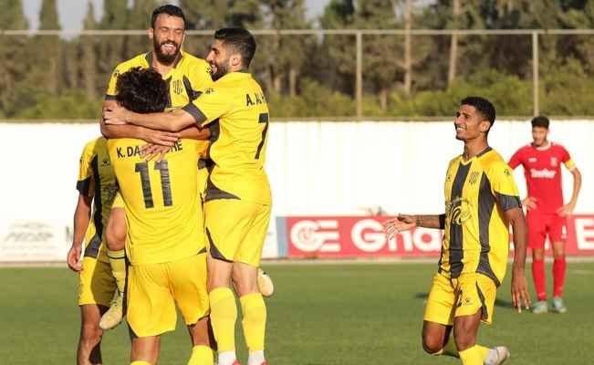 العهد يهزم التضامن صور ويتصدر جدول الدوري مؤقتاً