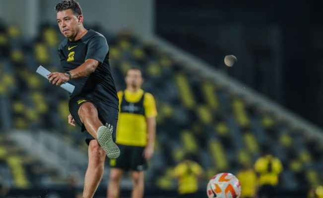 قرار هام من غالاردو قبل كاس العالم للاندية