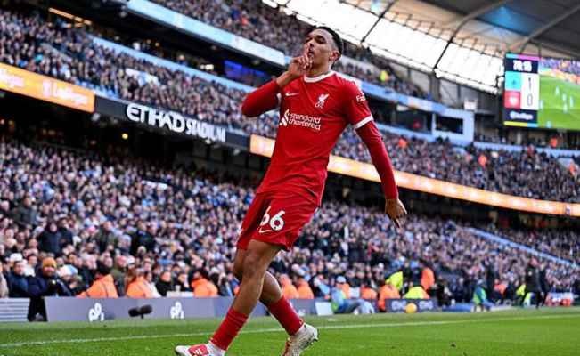 ارنولد مهدد بعقوبة بعد فعلته أمام مانشستر سيتي