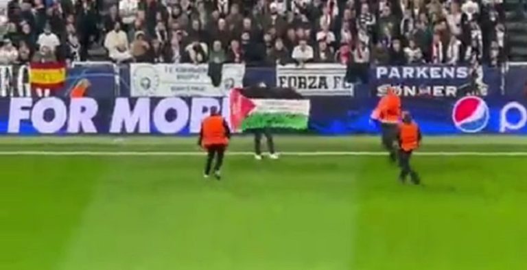 بالفيديو.. فلسطين في قلب مباراة كوبنهاغن ومانشستر بدوري الأبطال