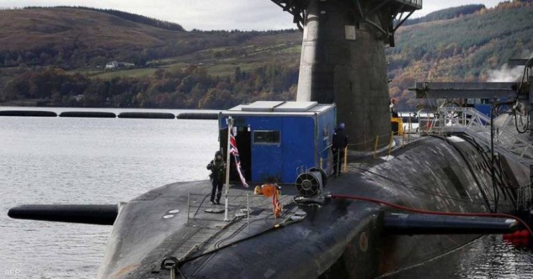 غواصة بريطانية على متنها 140 شخصاً تنجو من الغرق