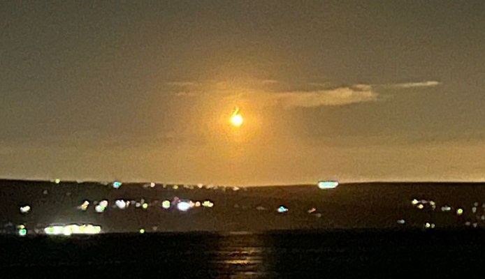 قنابل ضوئية فوق الناقورة وعلما الشعب