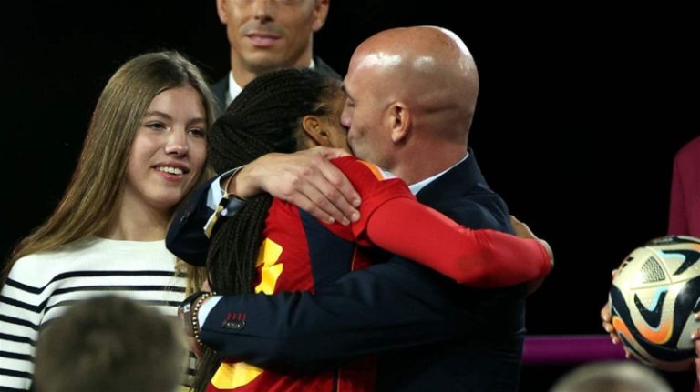 قبلة روبياليس تعود إلى الواجهة.. إستماع لإفادات الشهود!