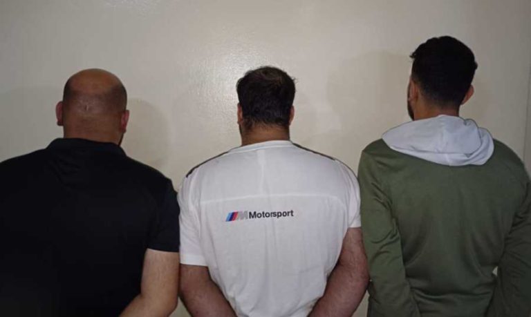 عصابة تستخدم الفايسبوك للإيقاع في الفتيات.. تقع في قبضة الأمن!